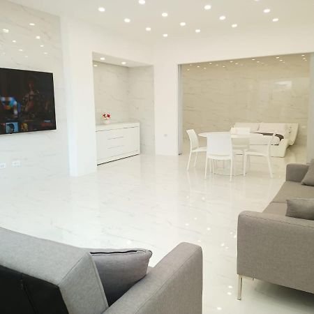 Elegant Basement Suite 奥罗塞伊 外观 照片