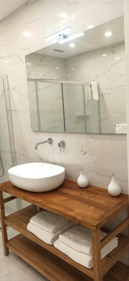 Elegant Basement Suite 奥罗塞伊 外观 照片