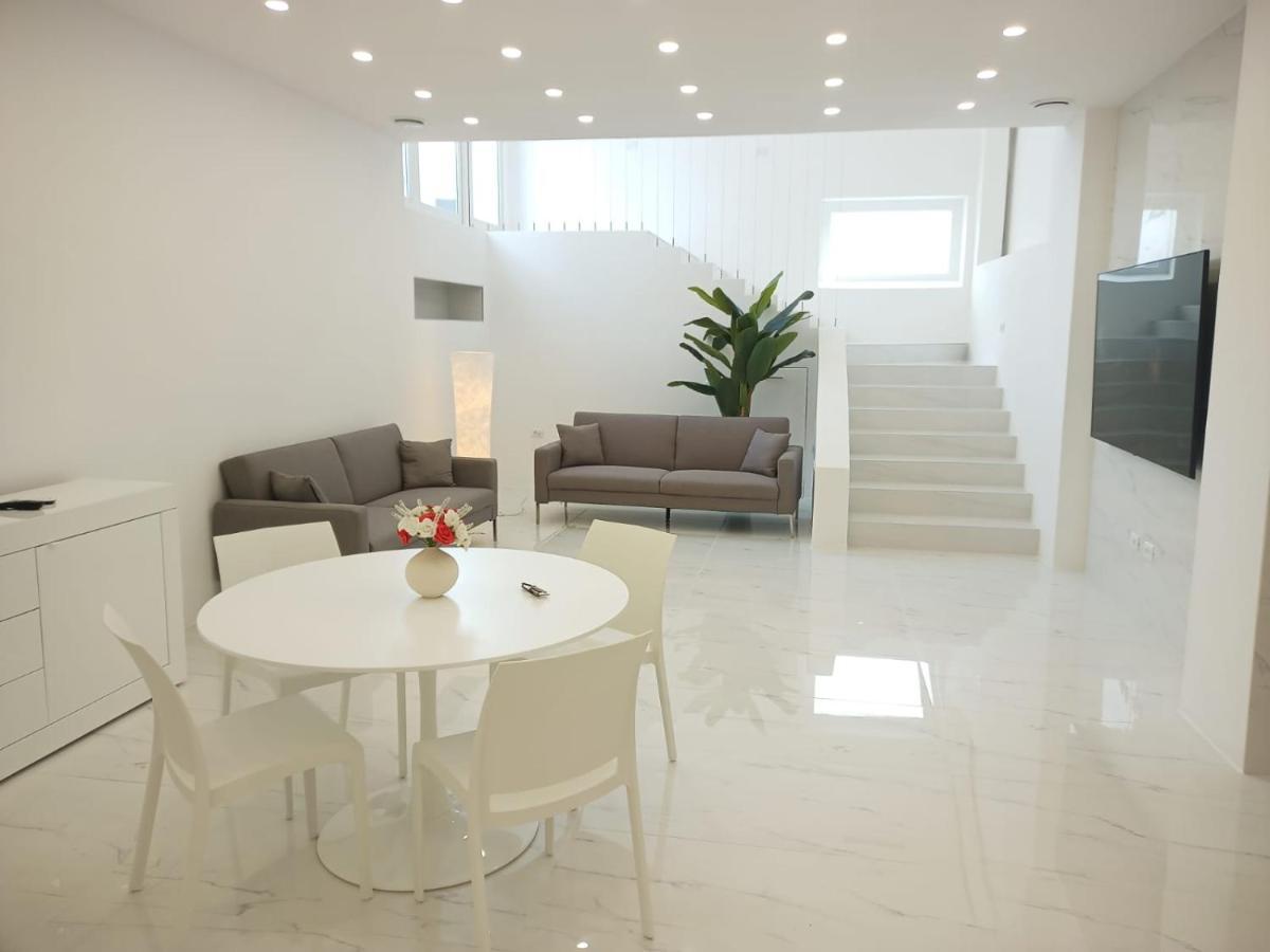 Elegant Basement Suite 奥罗塞伊 外观 照片