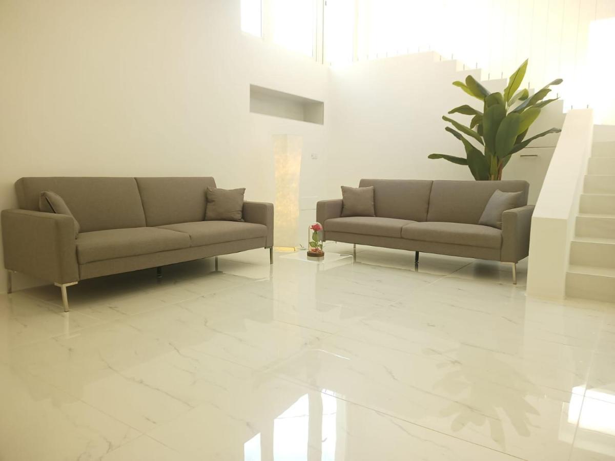 Elegant Basement Suite 奥罗塞伊 外观 照片