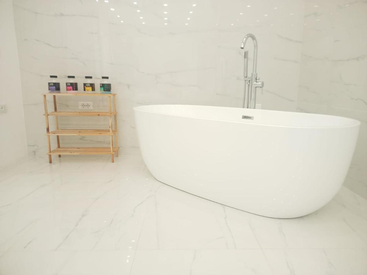 Elegant Basement Suite 奥罗塞伊 外观 照片