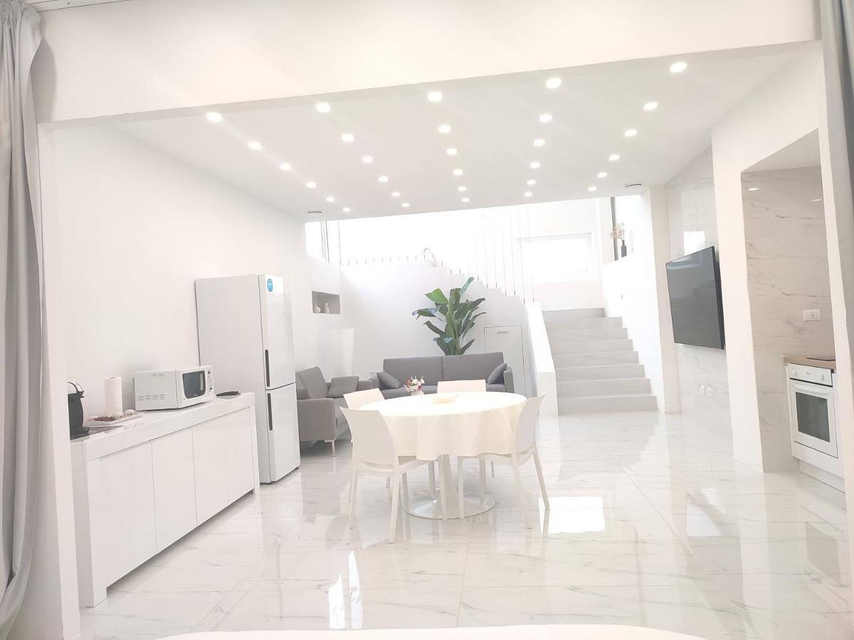 Elegant Basement Suite 奥罗塞伊 外观 照片