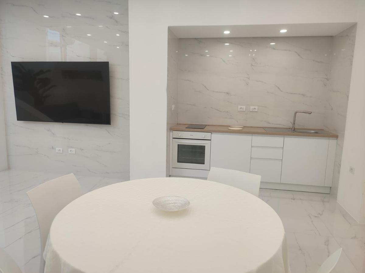 Elegant Basement Suite 奥罗塞伊 外观 照片