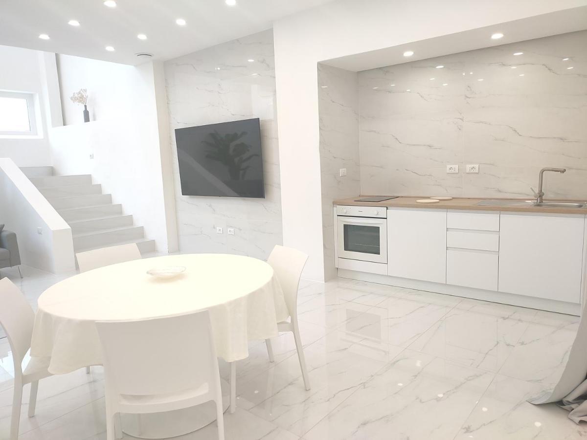 Elegant Basement Suite 奥罗塞伊 外观 照片